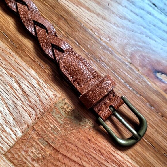 🤸‍♀️3 for 12🤸‍♂️ Faux Leather Braided Belt Small - Picture 1 of 4
